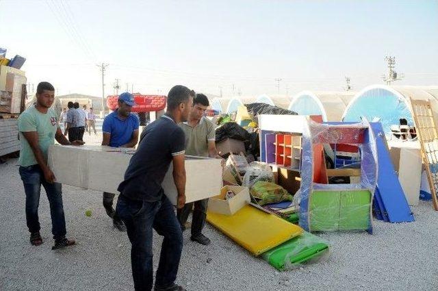 Deniz Feneri &Ccedil;adır Kentte Bir Tır Dolusu Oyuncak Bağışladı 2