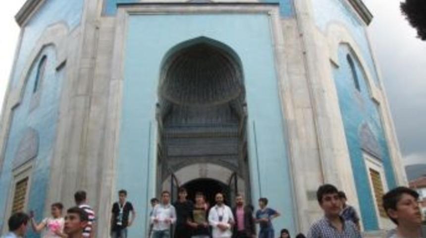 Beyaz Kalpler&rsquo;den Tarihi Bursa Gezisi