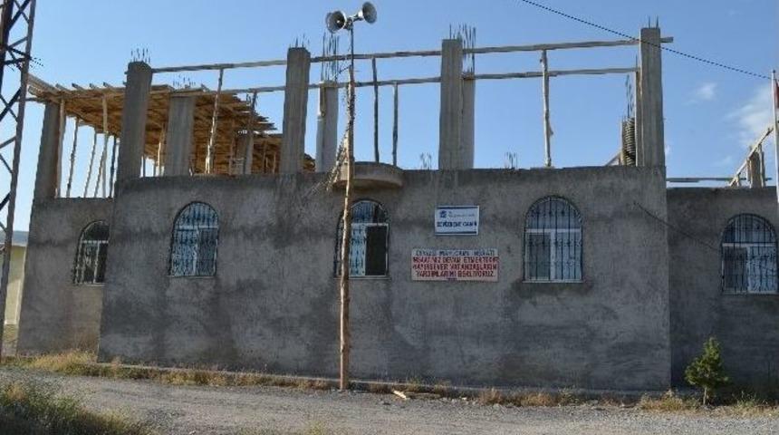 Adilcevaz&rsquo;da Yarım Kalan Cami Yardım Bekliyor