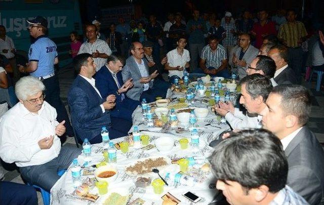 Başkan Akyürek İlçe İftarlarında Vatandaşlarla Buluşuyor 1