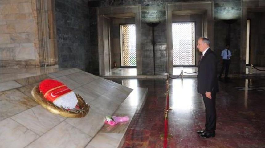 Dursun &Ccedil;i&ccedil;ek Yemin Ettikten Sonra Anıtkabir'i Ziyaret Etti