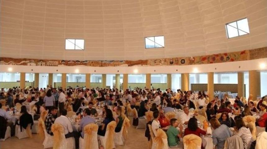 &Uuml;niversite Personeli Geleneksel İftar Yemeğinde Buluştu