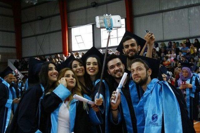 İşletme Fak&uuml;ltesi Mezuniyet T&ouml;reni Ger&ccedil;ekleşti 1