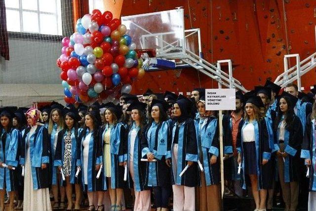 İşletme Fak&uuml;ltesi Mezuniyet T&ouml;reni Ger&ccedil;ekleşti 2