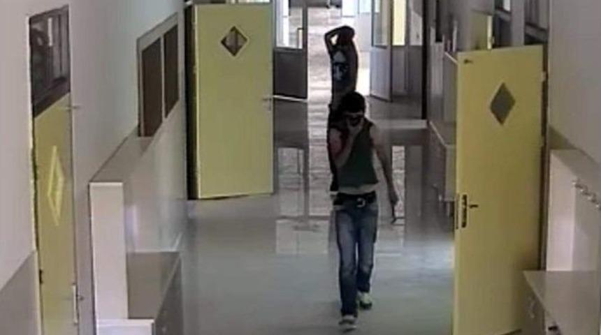 Gaziantep&rsquo;te Okuldaki Hırsızlık G&uuml;venlik Kamerasında