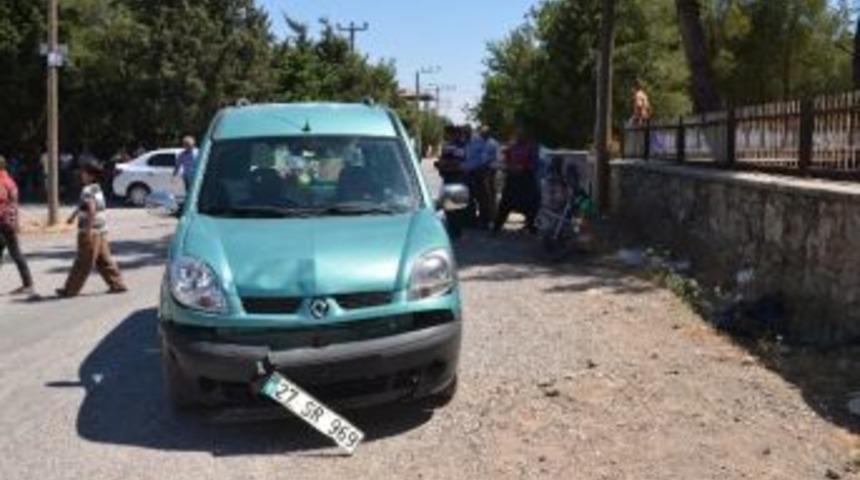 Motosiklet İle Kamyonet &Ccedil;arpıştı: 2 Yaralı
