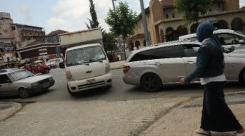 Sokağı Kapatırcasına Park Şaşırttı