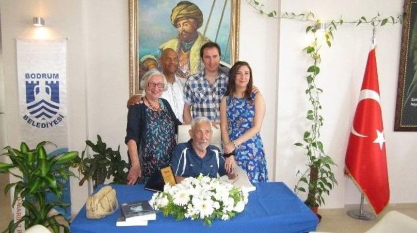 Turgut Reis Kitabı İ&ccedil;in İmza G&uuml;n&uuml; D&uuml;zenlendi