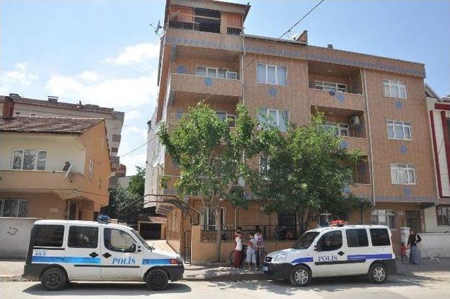 Bursa’da 4. Kattan Düşen Çocuk Yaralanmadan Kurtuldu