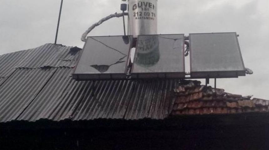 Tosya&rsquo;ya Ceviz B&uuml;y&uuml;kl&uuml;ğ&uuml;nde Dolu Yağdı