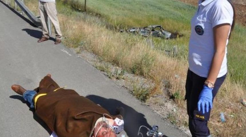 Şarampole Devrilen Otomobil Alev Aldı: 1 &Ouml;l&uuml;, 3 Yaralı