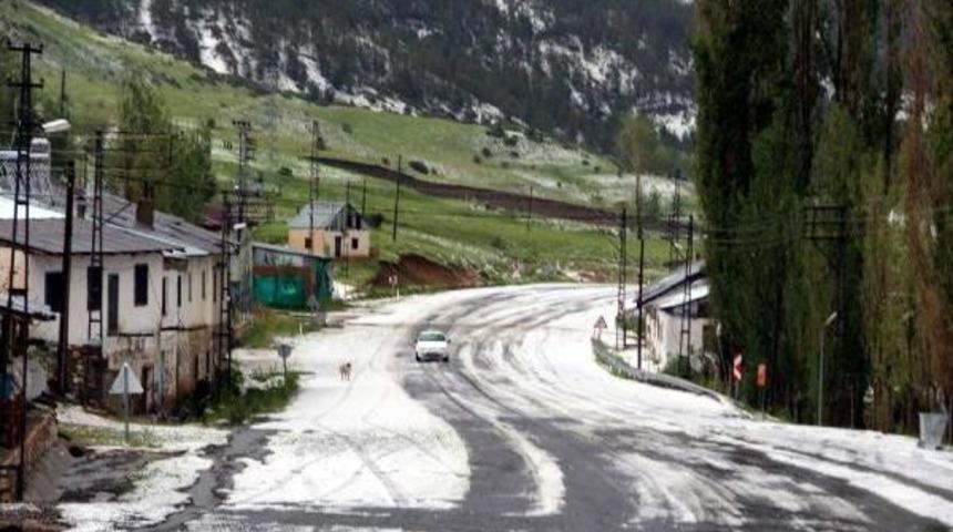 Erzurum'da, Ceviz Büyüklüğünde Dolu Yağdı