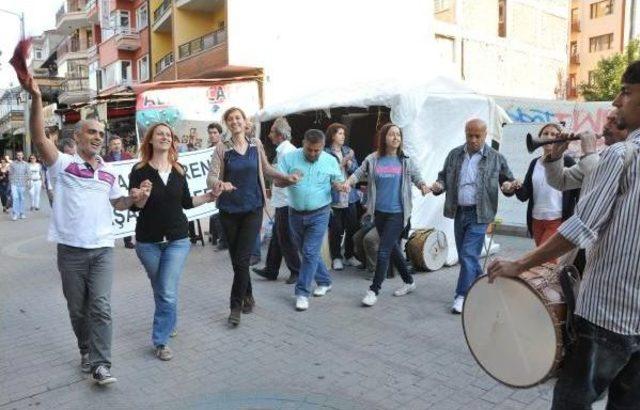 Açığa Alındığı Için Açlık Grevi Yapan Hatice Öğretmen Görevine Döndü