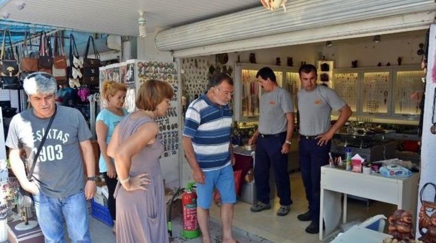 D&uuml;kkana Giren Yılan Paniğe Neden Oldu