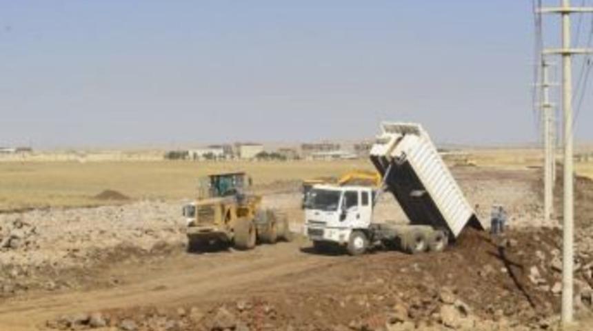 Diyarbakrı B&uuml;y&uuml;kşhir Belediyesi Yol &Ccedil;alışmalarını Hızlandırdı