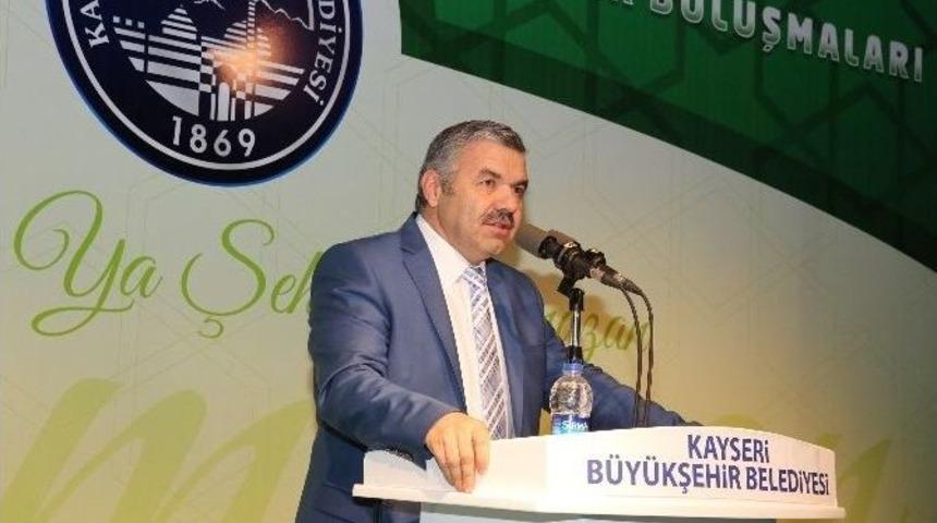 Başkan &Ccedil;elik, Park-bah&ccedil;e Ailesiyle İftar A&ccedil;tı