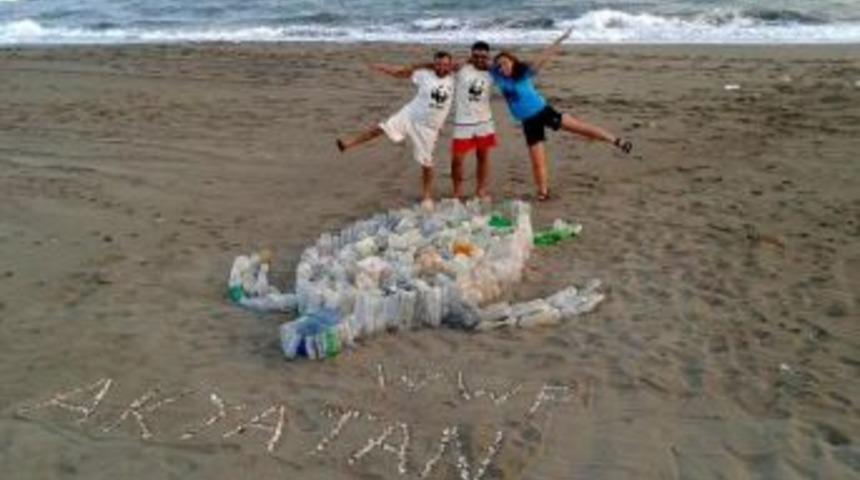 Deniz Kaplumbağaları I&ccedil;in Kumsalı Temizlediler