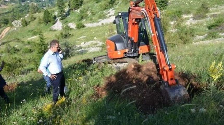 Sonbaharda Dikilecek Ceviz Fidanlarının Yerleri Hazırlandı