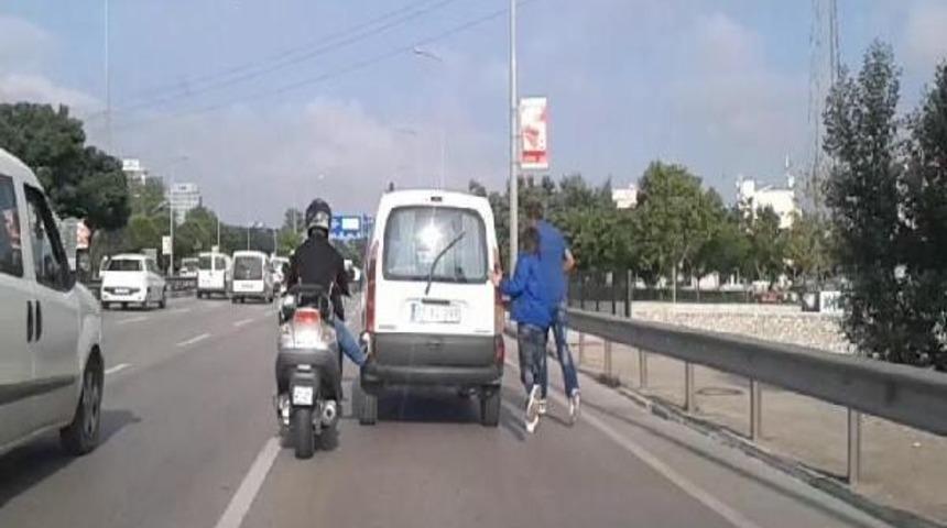 Bursa'da, Kazaya Davetiye &Ccedil;ıkartan Yardım