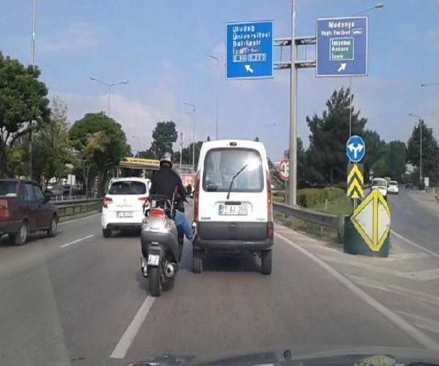 Bursa'da, Kazaya Davetiye Çıkartan Yardım