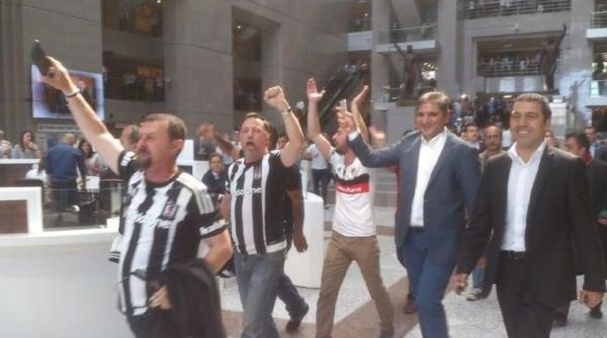 &Ccedil;arşı, Adliyeyi Marşlarla Inletti: Gidilecek &Ccedil;ok Deplasman Var