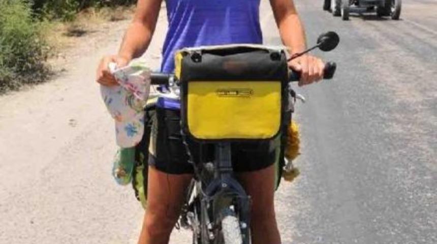 Bisiklet &Uuml;st&uuml;nde D&uuml;nyayı Turluyor