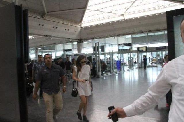 Emma Watson’S Secret Istanbul Holiday Ends With Hassle From Journalists