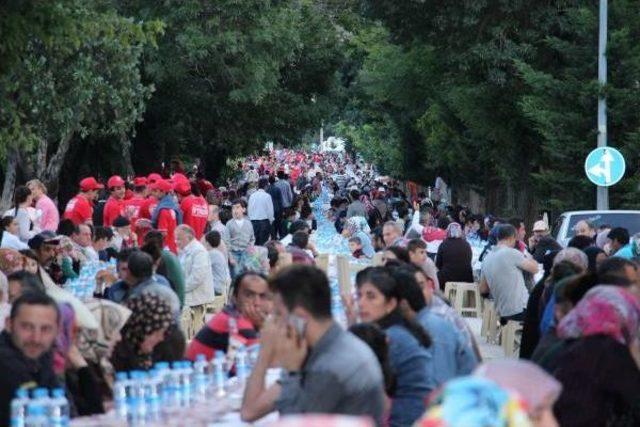 Çankırı'da Sokak Iftarlarına Yoğun Ilgi