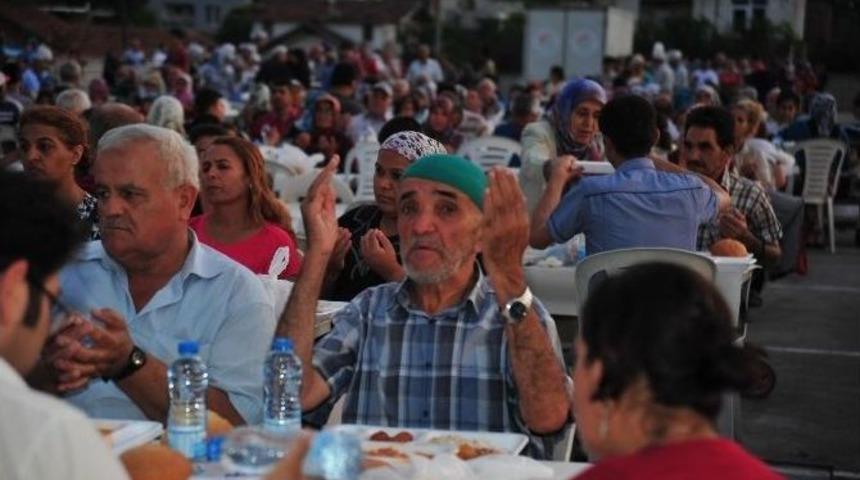 Kepez&rsquo;de İftar Sofrası Bu Kez Kepezaltı Ve G&ouml;&ccedil;erler&rsquo;de Kuruldu