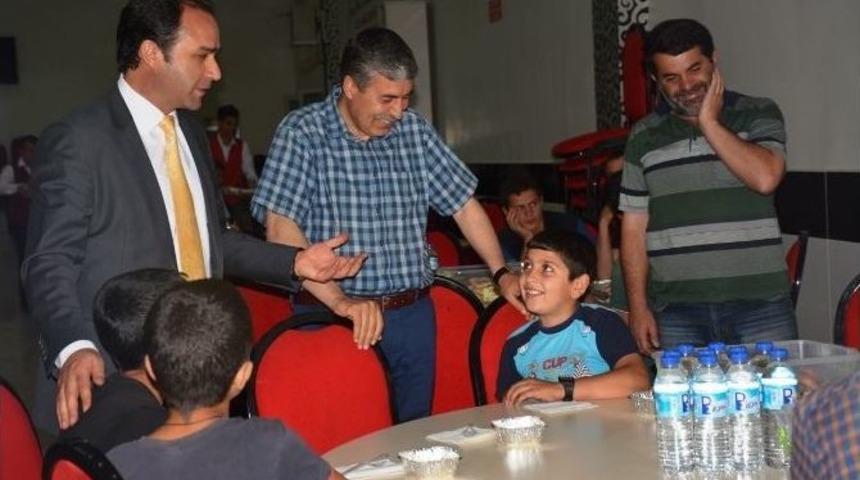 Kaymakam Ve Belediye Başkanı İftarını Vatandaşlarla Birlikte A&ccedil;tı