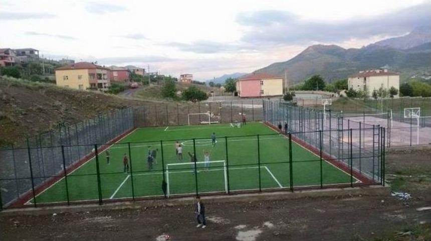 Niğde İl &Ouml;zel İdaresi Niğde&rsquo;nin Her Yerine Futbol Sahası Yapıyor