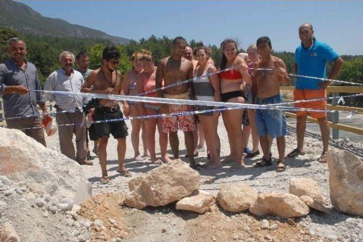 Tehlike Saçan Köprü Trafiğe Kapatıldı G4