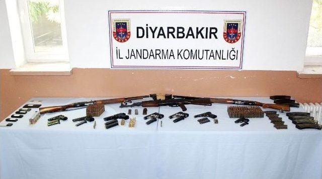 Diyarbakır’da Haraç Toplayan Bölücü Terör Örgütü Üyelerine Operasyon