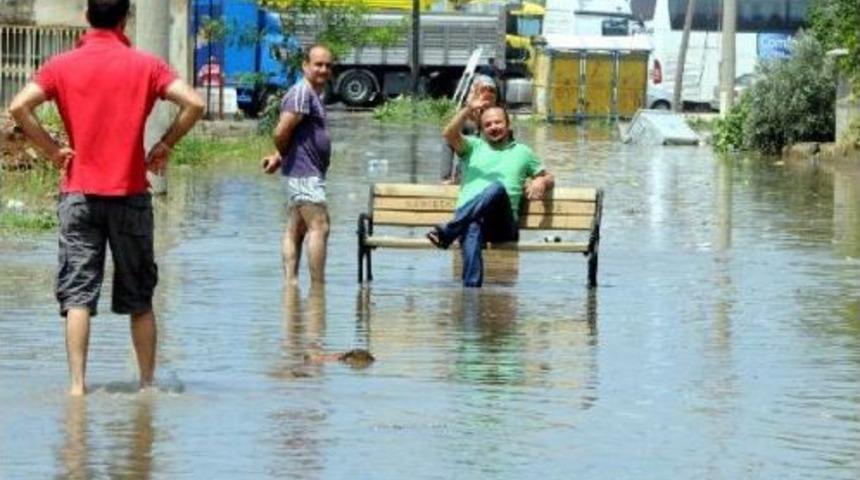 Sağanak Yağış, İskenderun'da Sele Neden Oldu