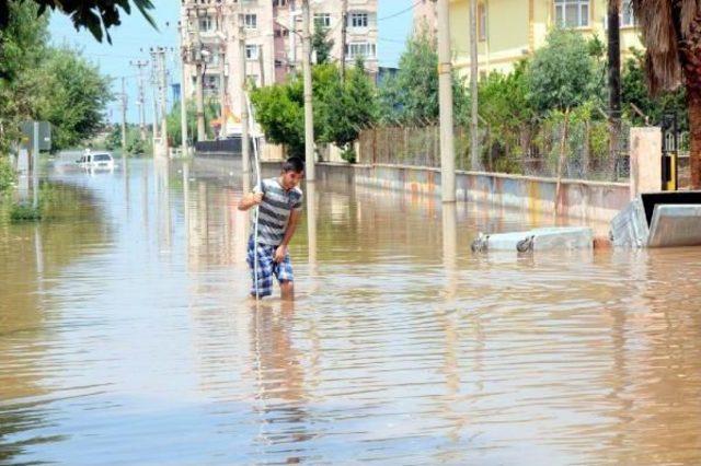 Sağanak Yağış, İskenderun'da Sele Neden Oldu