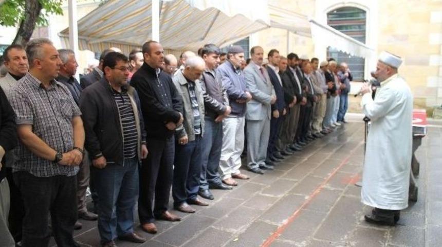 T&uuml;rkistan Şehitleri İ&ccedil;in Bayburt&rsquo;ta Gıyabi Cenaze Namazı