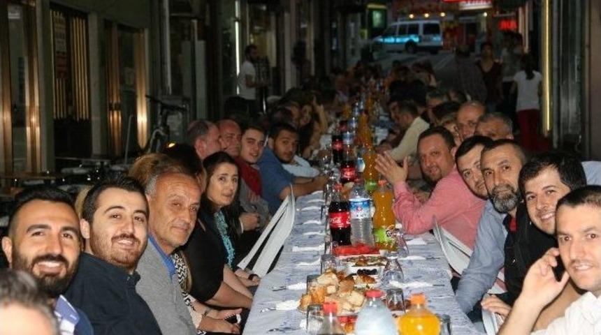 1993&rsquo;ten Bu Yana İftarda Buluşuyorlar