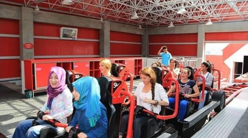 Ey&uuml;p Belediyesi&rsquo;nden &Ouml;ğrencilere Karne Ve Ramazan Hediyesi