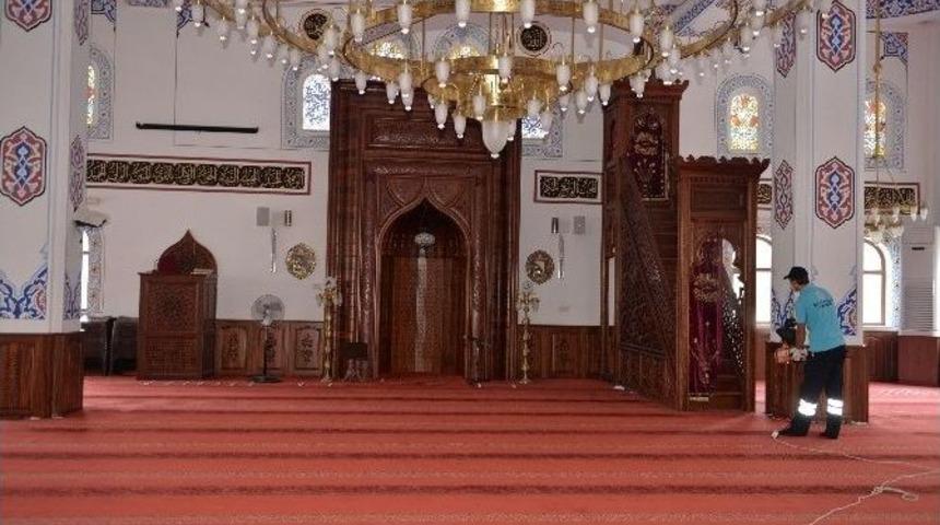 Camiler Dezenfekte Ediliyor