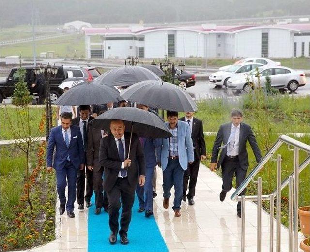 Dışişleri Bakanı Çavuşoğlu, Ardahan Üniversitesi’ni Ziyaret Etti