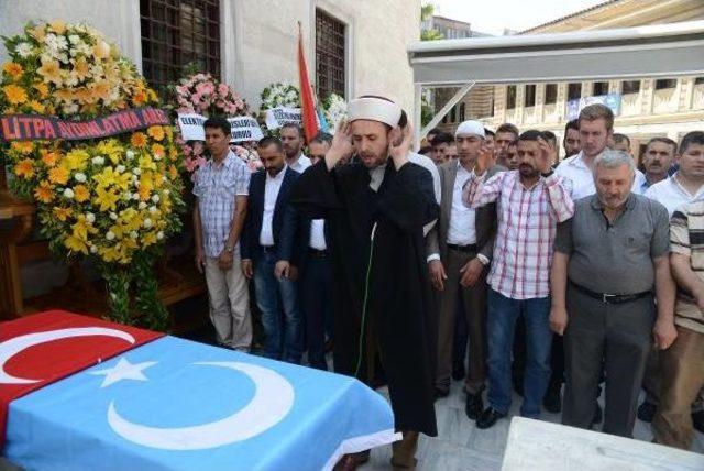 Doğu Türkistan’Da Ölenler Için Gıyabi Cenaze Namazı Kılındı