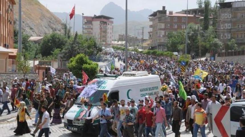 Suriye'de &Ccedil;atışmada &Ouml;len Ypj'li Hakkari'de Toprağa Verildi