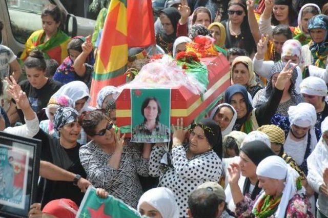 Suriye'de Çatışmada Ölen Ypj'li Hakkari'de Toprağa Verildi