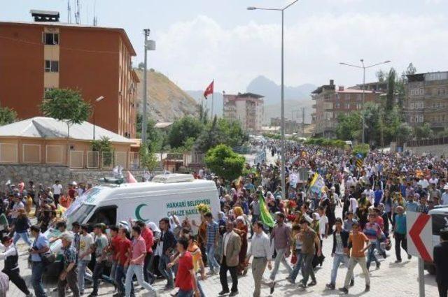 Suriye'de Çatışmada Ölen Ypj'li Hakkari'de Toprağa Verildi