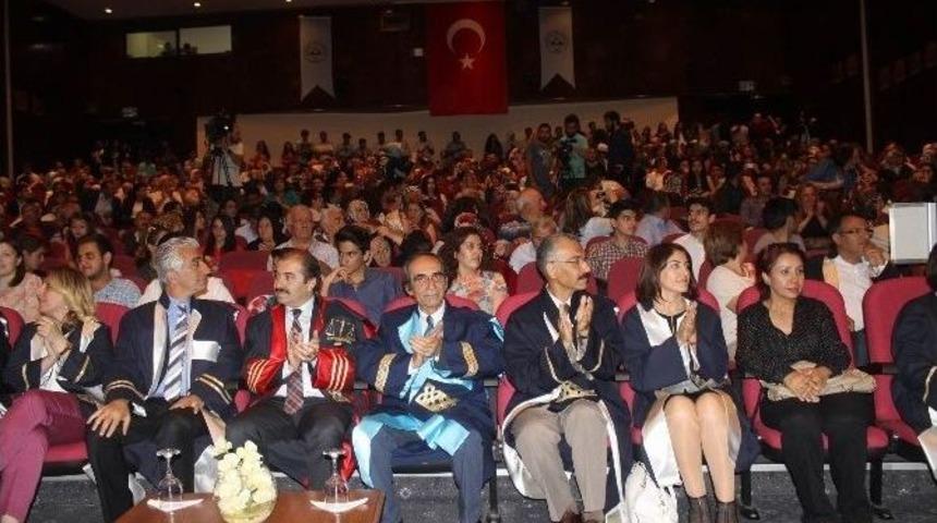 Mimarlık Fak&uuml;ltesi&rsquo;nde Mezuniyet Sevinci