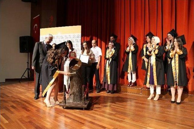 Diş Hekimliği Fakültesi Mezunları Diploma Sevinci Yaşadı