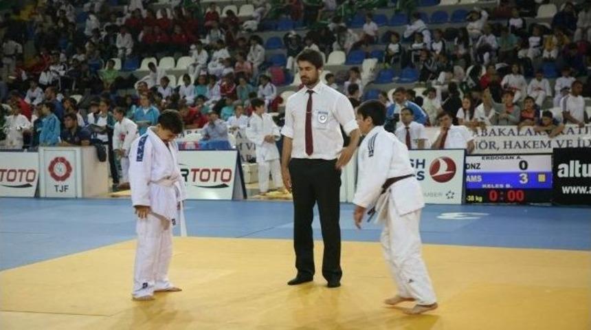 Rize&rsquo;de T&uuml;rkiye Minikler Judo Şampiyonası Başladı