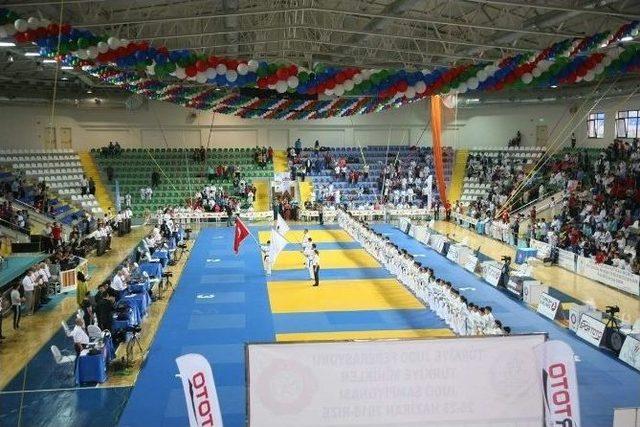 Rize’de Türkiye Minikler Judo Şampiyonası Başladı