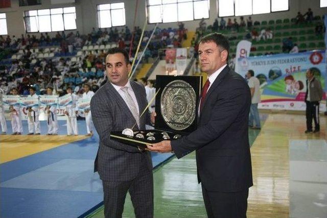 Rize’de Türkiye Minikler Judo Şampiyonası Başladı