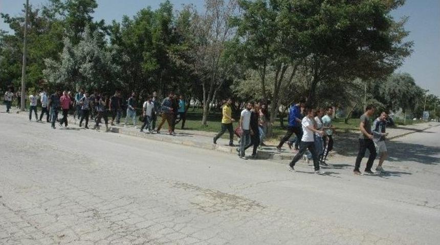 Yy&uuml; Besyo Hazırlık &Ouml;ğrencileri Rekt&ouml;rl&uuml;ğe Y&uuml;r&uuml;d&uuml;